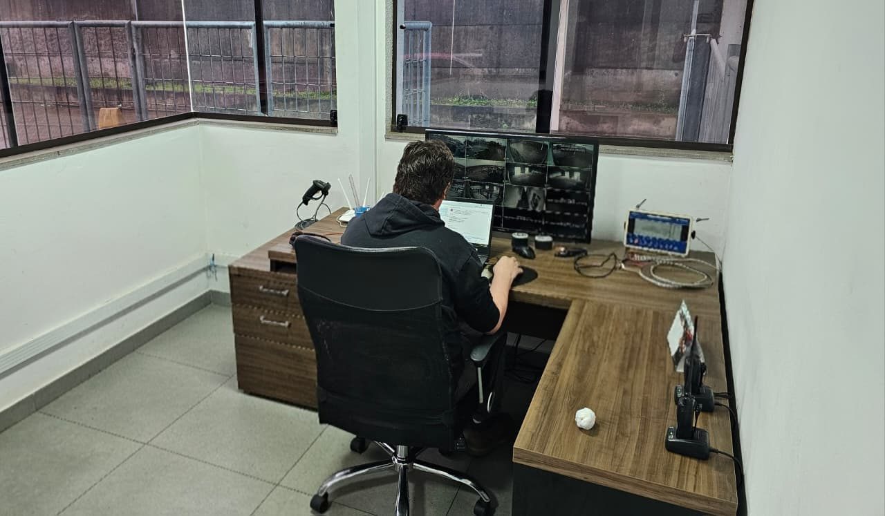 Sala de inspeção e monitoramento operacional do processo